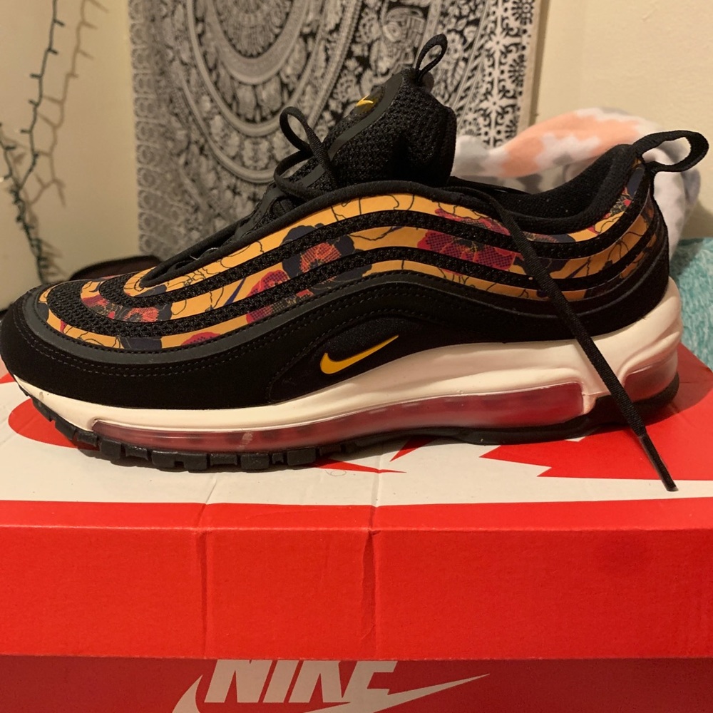 Nike air max se floral